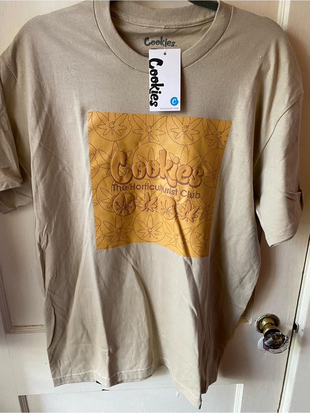 Cookies Horticulturist Club SS Tee in Sand/Wheat Large